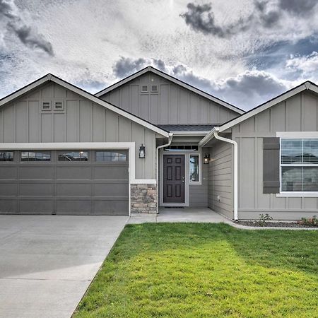Modern Caldwell House With Yard And Furnished Patio!ヴィラ エクステリア 写真