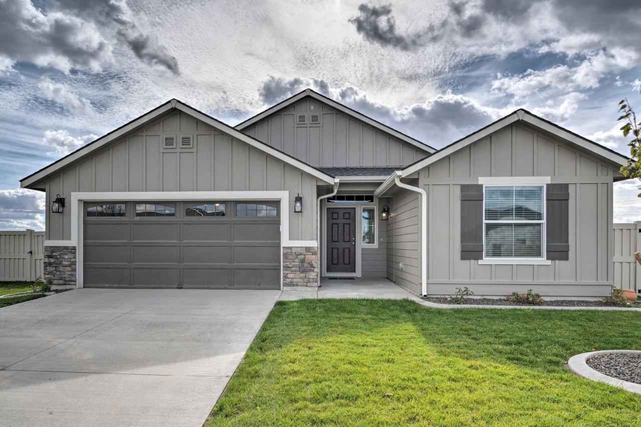 Modern Caldwell House With Yard And Furnished Patio!ヴィラ エクステリア 写真