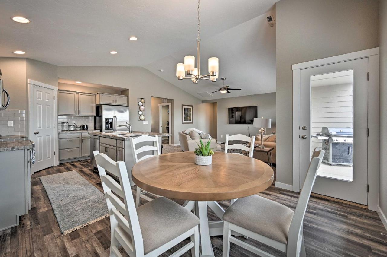 Modern Caldwell House With Yard And Furnished Patio!ヴィラ エクステリア 写真