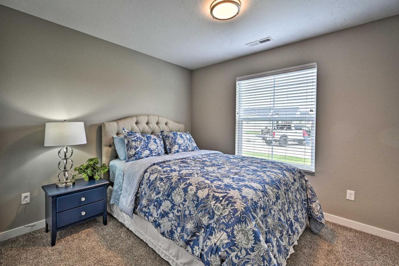 Modern Caldwell House With Yard And Furnished Patio!ヴィラ エクステリア 写真