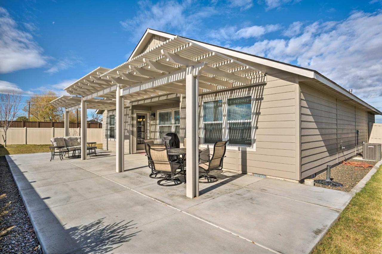 Modern Caldwell House With Yard And Furnished Patio!ヴィラ エクステリア 写真